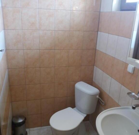 エコノミー4人部屋, Retro Vrbovec