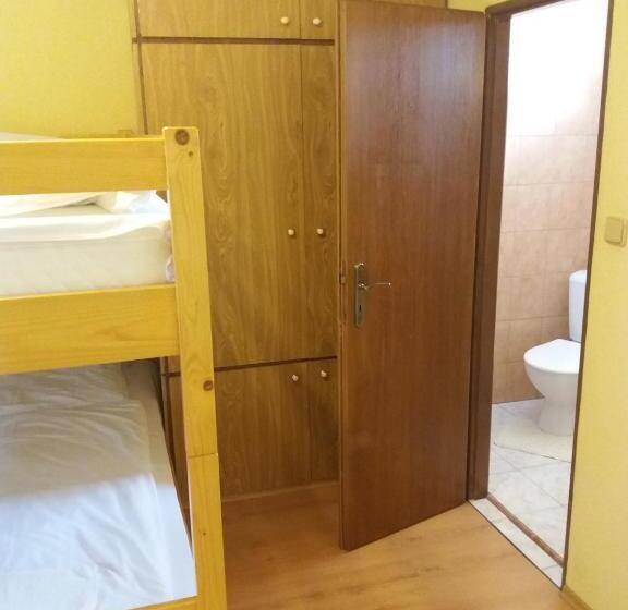 エコノミー4人部屋, Retro Vrbovec