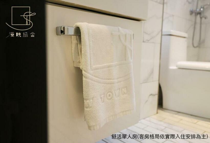 اتاق سوپریور یک تخته, Slow Town Hotel Reel