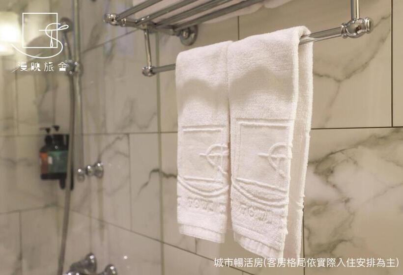 اتاق سوپریور, Slow Town Hotel Reel