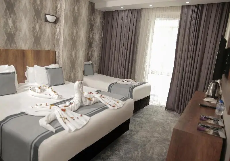 Deluxe Triple Room, Istanbul Airport Express