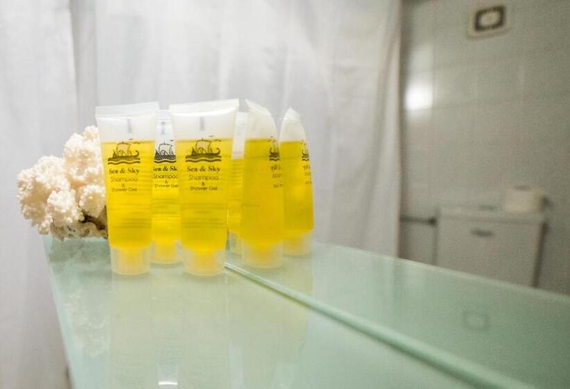 غرفة قياسية ثلاثية ذات إطلالة جانبية على البحر, Akti Corali