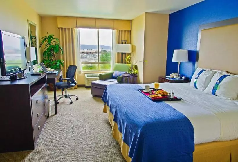 キングサイズベッドのエクゼクティブルーム, Holiday Inn & Suites Phoenix Airport, An Ihg