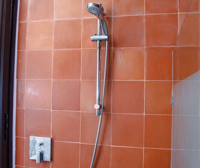 חדר סופריור, Marionetas