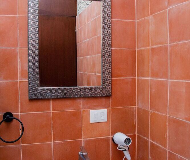 חדר סופריור, Marionetas