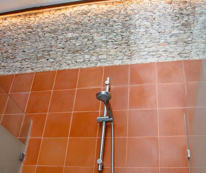 חדר סופריור, Marionetas