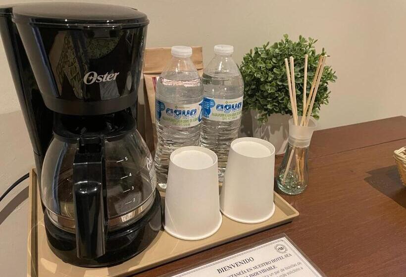 מיטת קינג בסוויטה, Marionetas