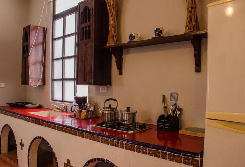 מיטת קינג בסוויטה, Marionetas