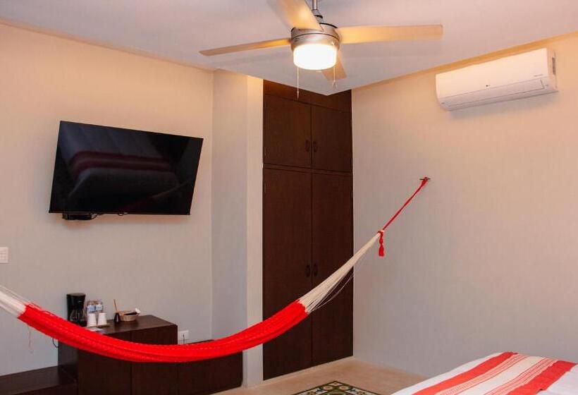 חדר סופריור, Marionetas