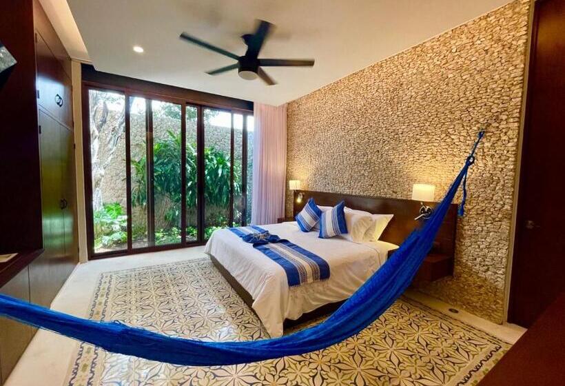 חדר סופריור, Marionetas