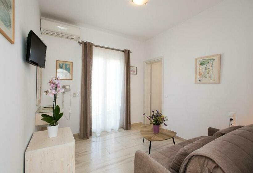 Полулюкс Вид на Море, Spanelis