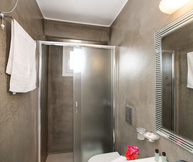 Полулюкс Вид на Море, Spanelis