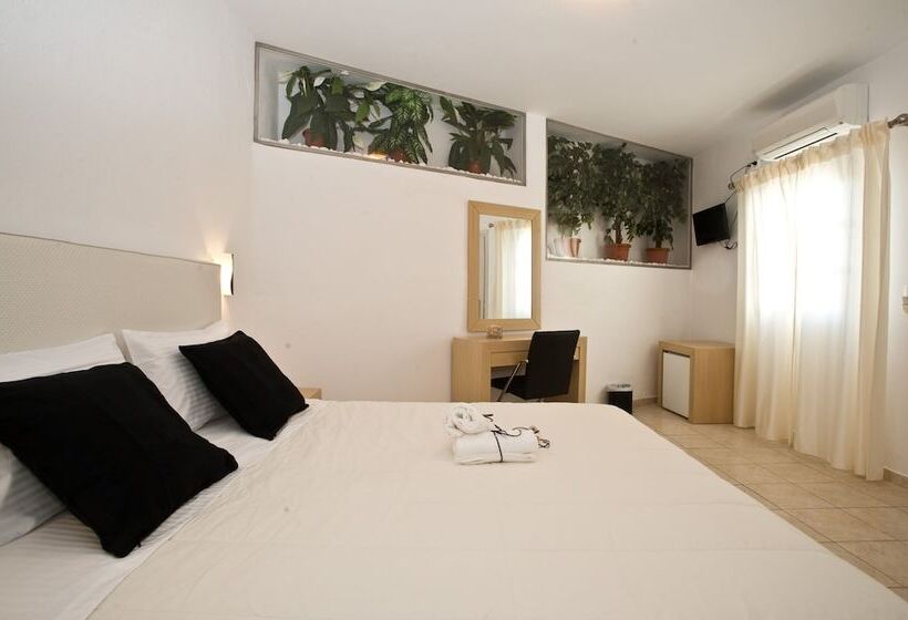 חדר דלוקס, Zannis