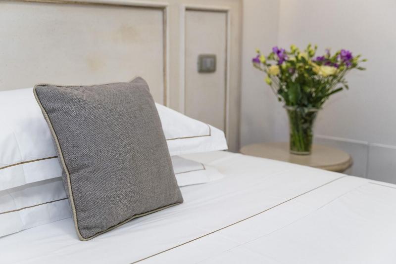 اتاق اکونومی, Art Atelier