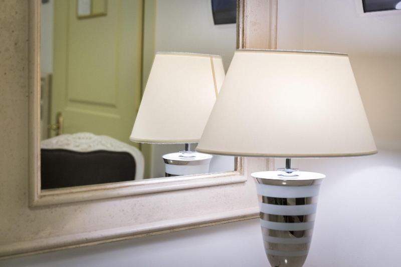 اتاق استاندارد یک نفره, Art Atelier