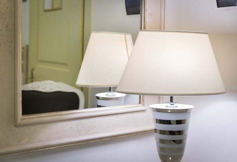 اتاق استاندارد یک نفره, Art Atelier