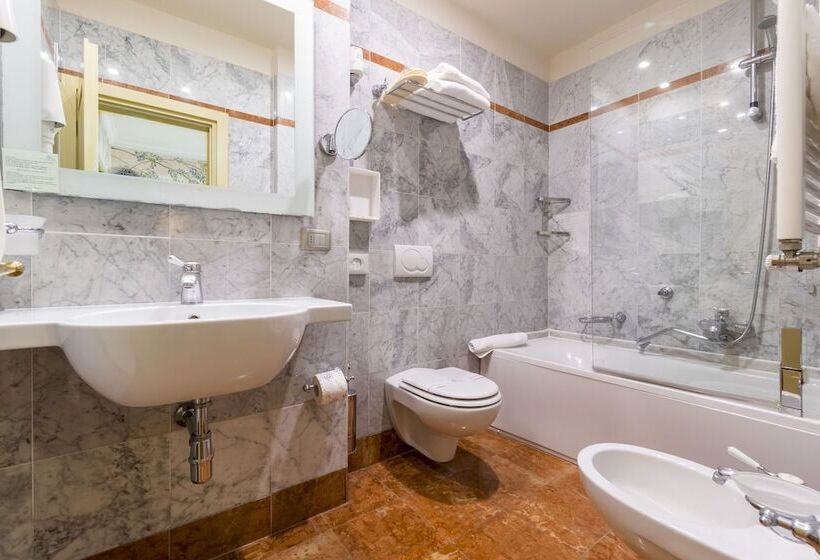 اتاق اکونومی, Art Atelier