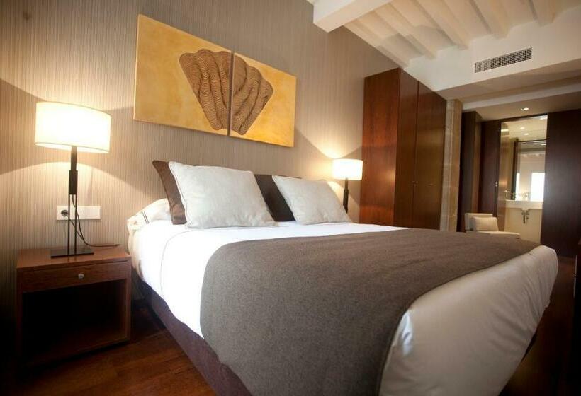 Номер Basic, Carrís Casa De La Troya