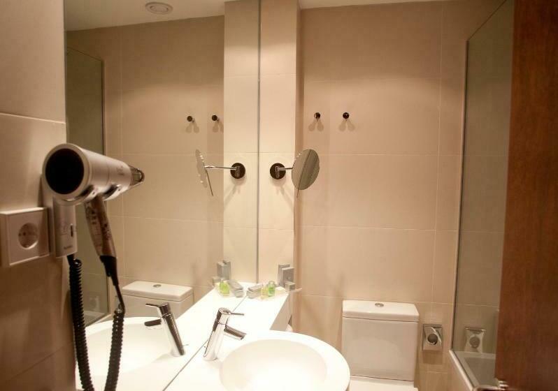 Номер Basic, Carrís Casa De La Troya