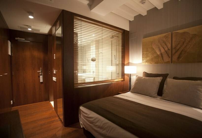 Номер Basic, Carrís Casa De La Troya