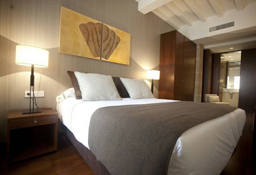 Номер Basic, Carrís Casa De La Troya