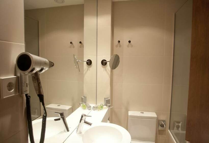 Номер Basic, Carrís Casa De La Troya