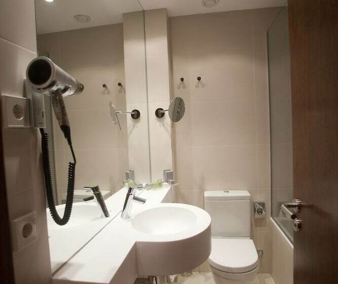 Номер Basic, Carrís Casa De La Troya