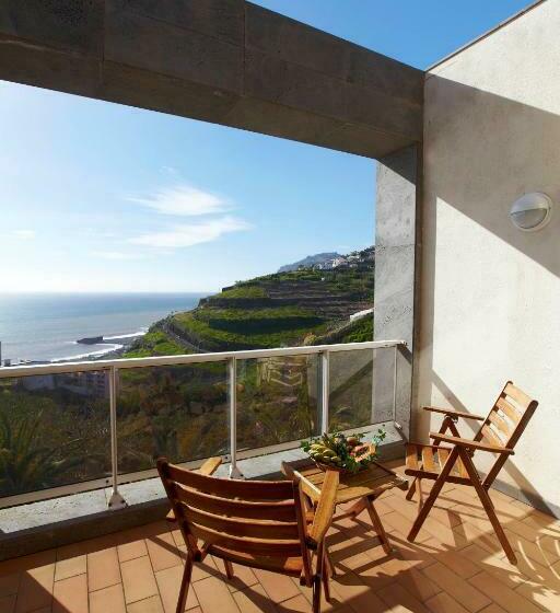 اتاق استاندارد با چشمانداز دریا, Escola