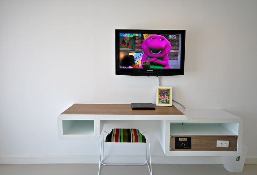 デラックスルーム, Hinn Namm