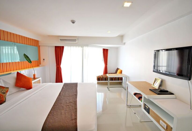 デラックスルーム, Hinn Namm