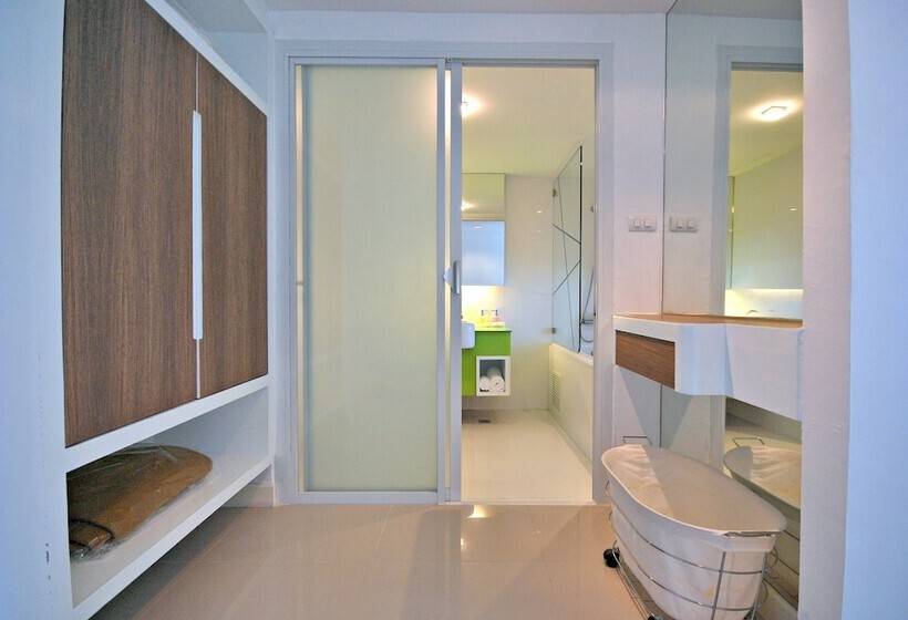 デラックスルーム, Hinn Namm