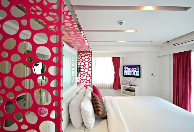 スタンダードルーム, Hinn Namm