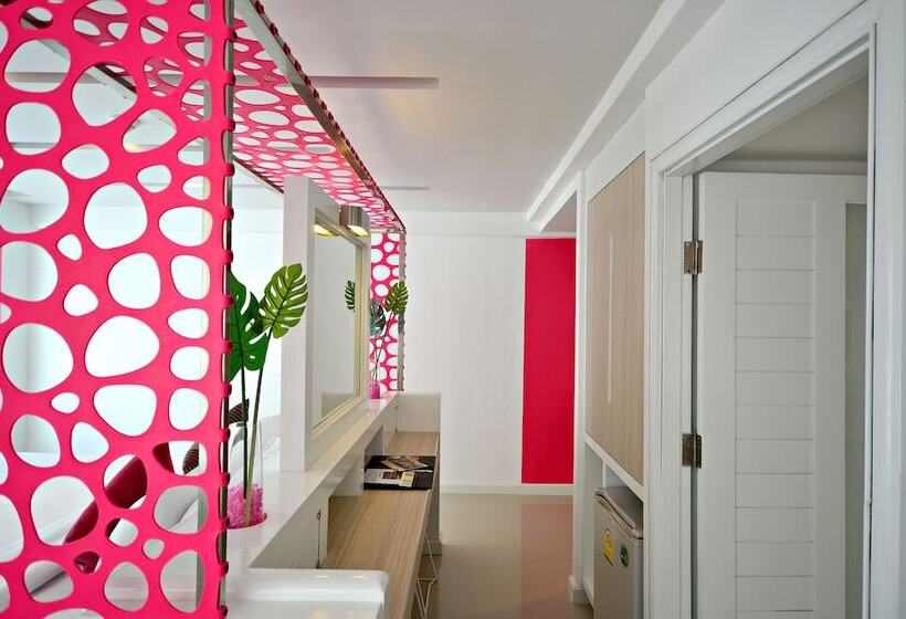 スタンダードルーム, Hinn Namm