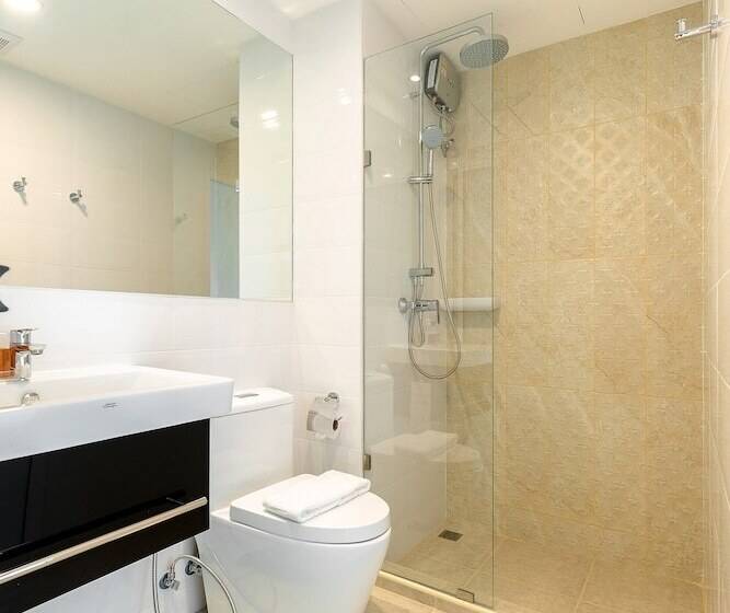 スーペリアールーム, Hinn Namm