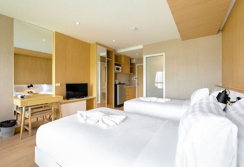 スーペリアールーム, Hinn Namm