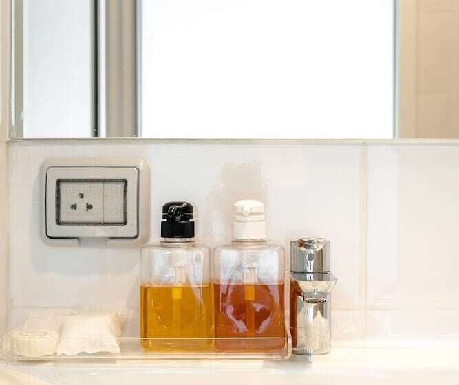 デラックスルーム, Hinn Namm