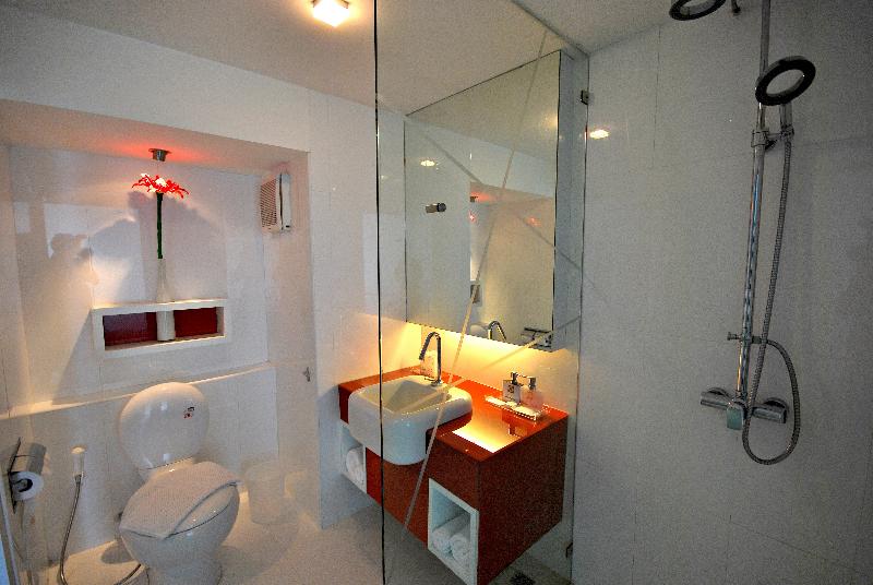 スーペリアールーム, Hinn Namm