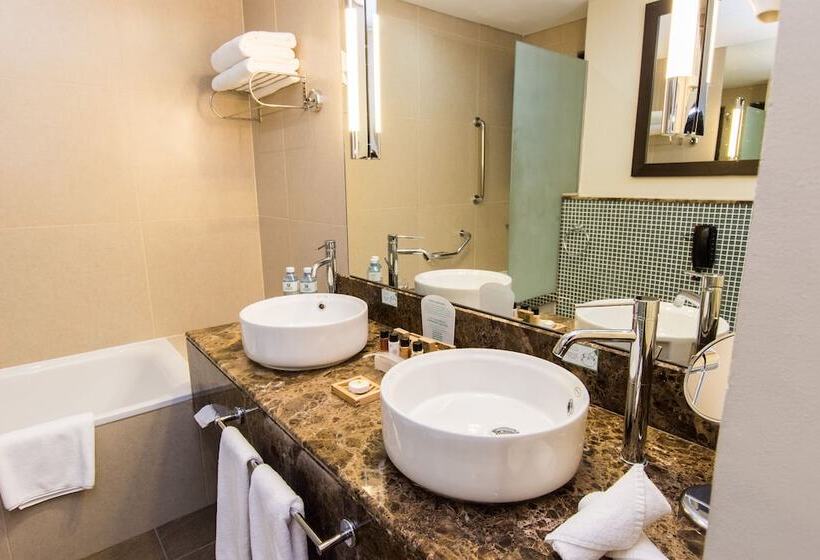 Люкс, Holiday Inn Abu Dhabi, An Ihg