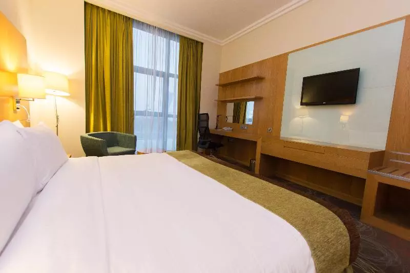 スタンダードシティビュールーム, Holiday Inn Abu Dhabi, An Ihg
