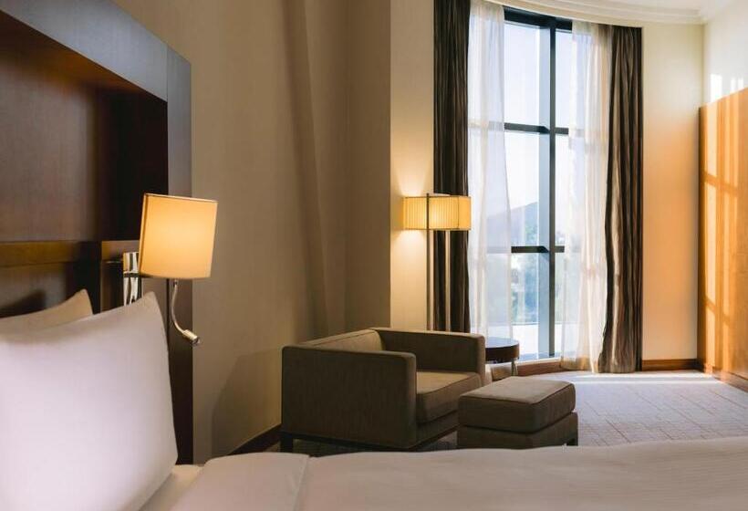 Номер Премиум, Holiday Inn Abu Dhabi, An Ihg