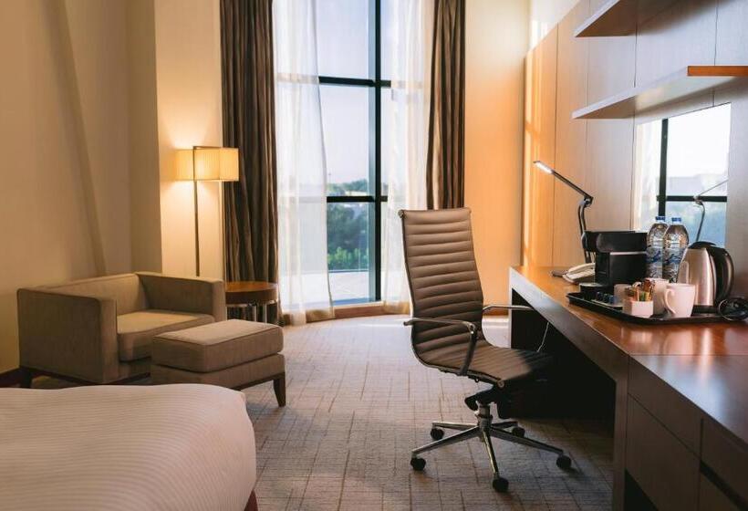 Номер Премиум Вид на Город, Holiday Inn Abu Dhabi, An Ihg