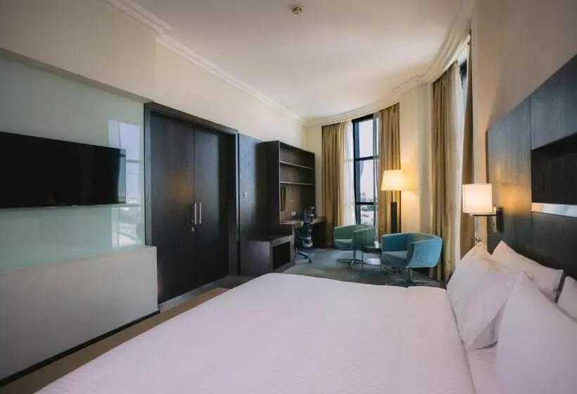 スイート, Holiday Inn Abu Dhabi, An Ihg