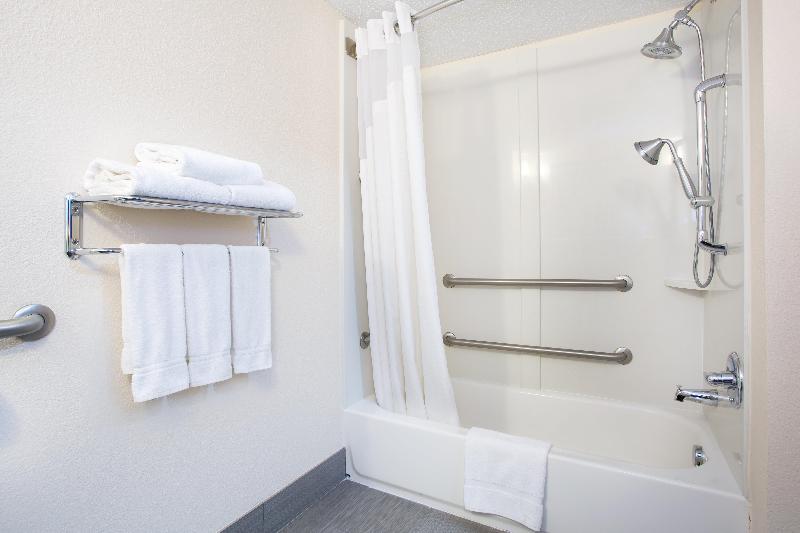 适合残疾人士使用的带超级大床的标准间, Holiday Inn Express Lexington Southwest Nicholasville, An Ihg