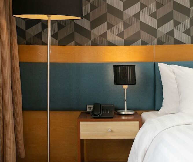 اتاق لوکس, La Casa Hanoi