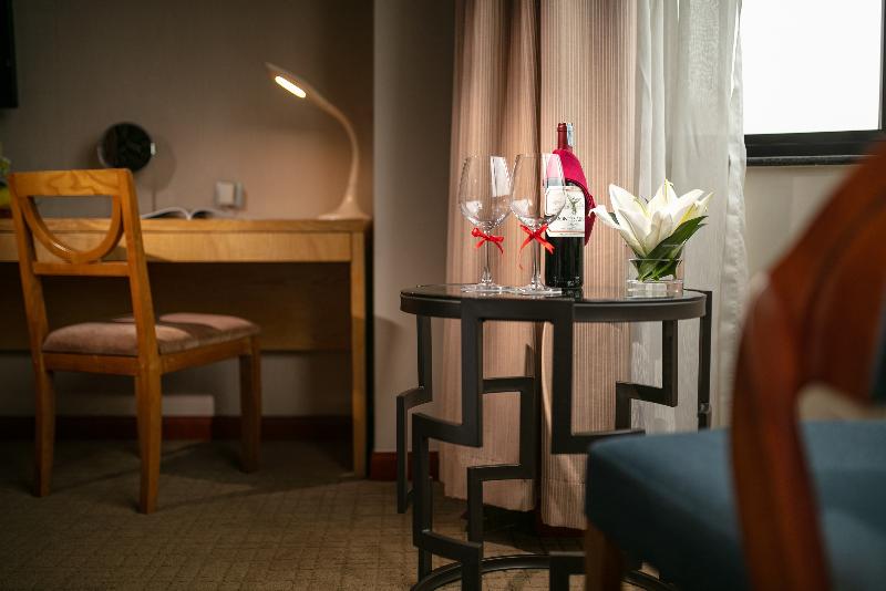 اتاق لوکس, La Casa Hanoi