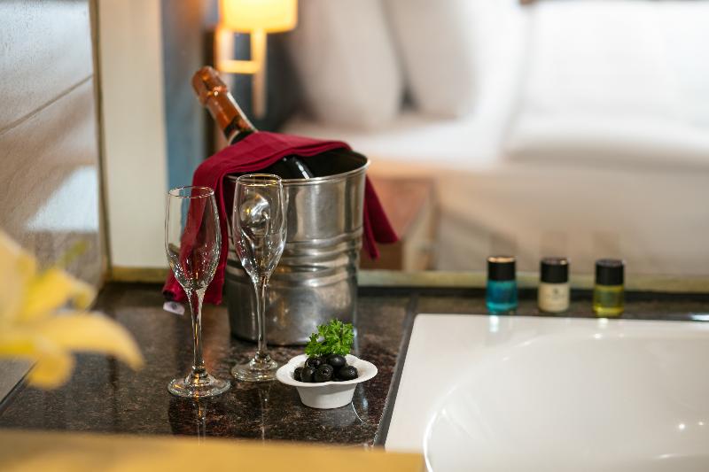 اتاق پرمیوم, La Casa Hanoi