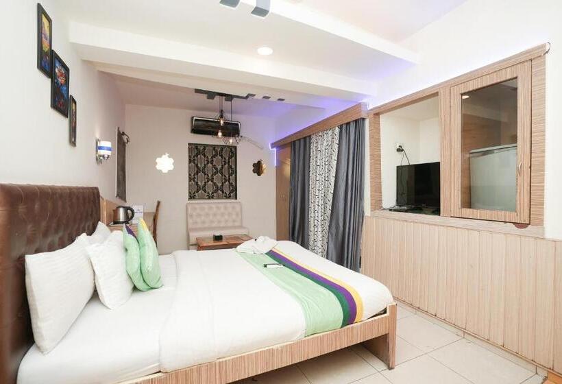 Номер Deluxe, Neelkiran