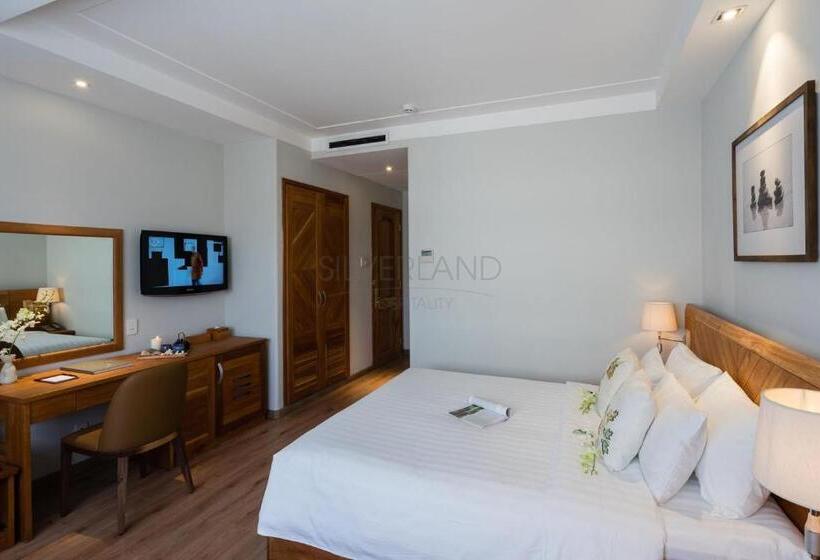 行政房间, Silverland Yen