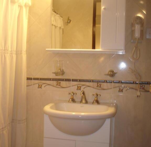 اتاق استاندارد سه نفره, Berlin