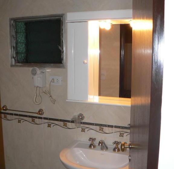 اتاق استاندارد سه نفره, Berlin